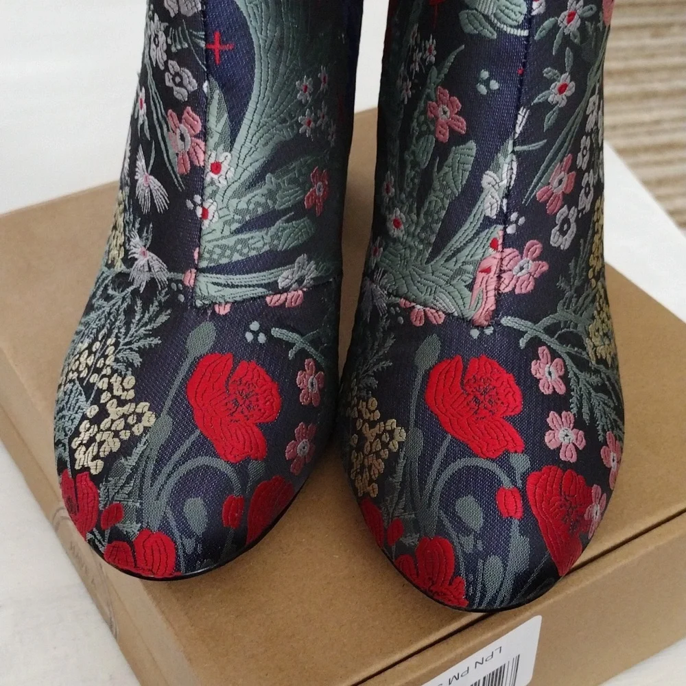 Floral Embroidered Ankle Boots - Sz 9 - Picture 2 of 3